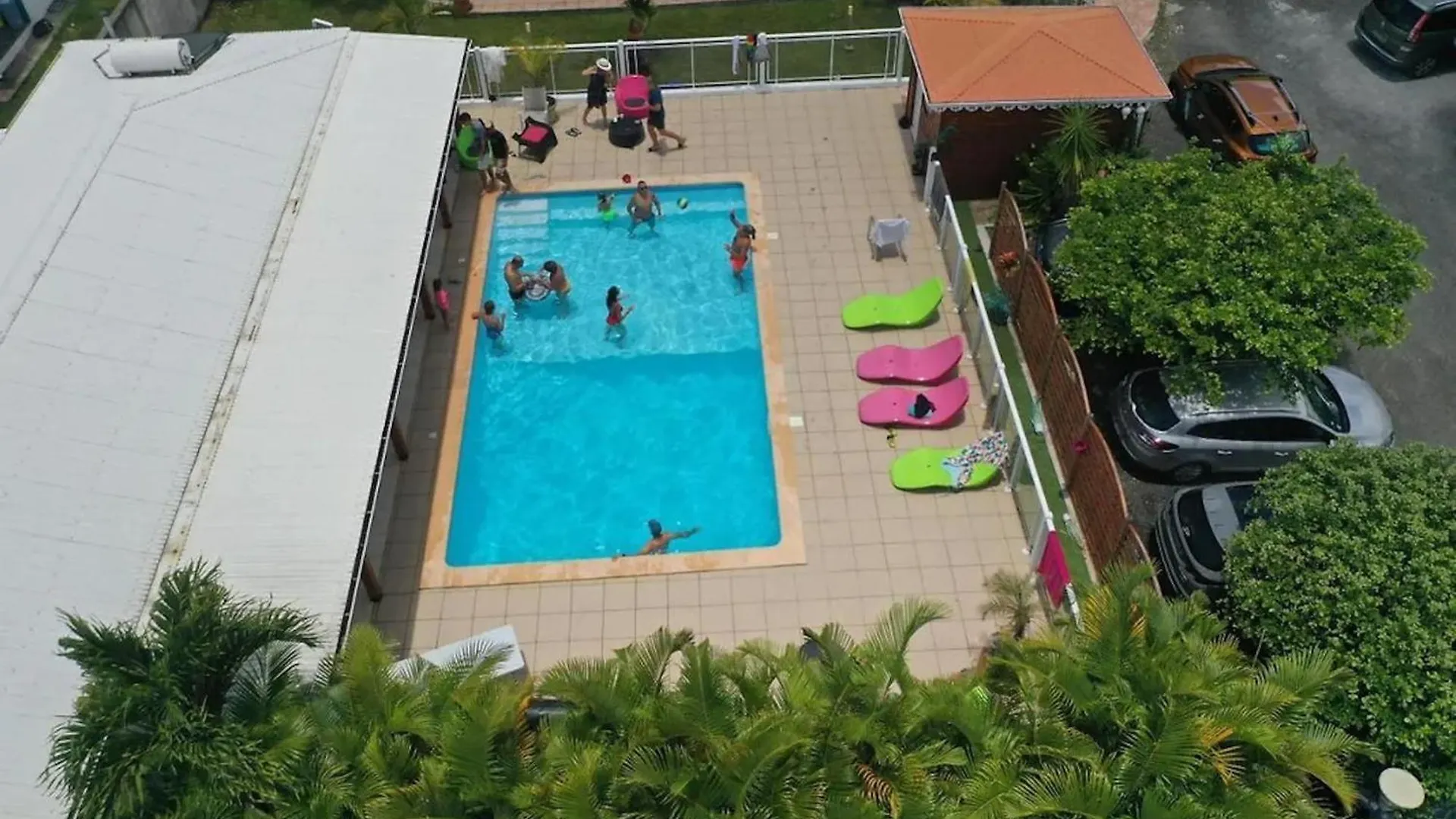 Maison Lumineuse Avec Piscine Au Moule Le Moule